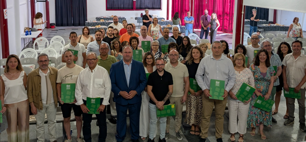 Campos de Hellín firma en Albatana 27 contratos LEADER y anuncia nuevas convocatorias de ayudas por más de 323.000 euros